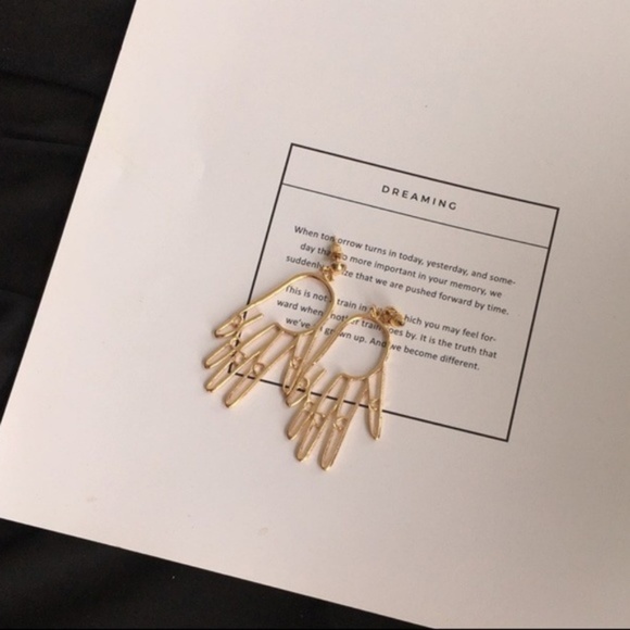 Boutique hand shape earring Boho Minimalist - Picture 3 of 8